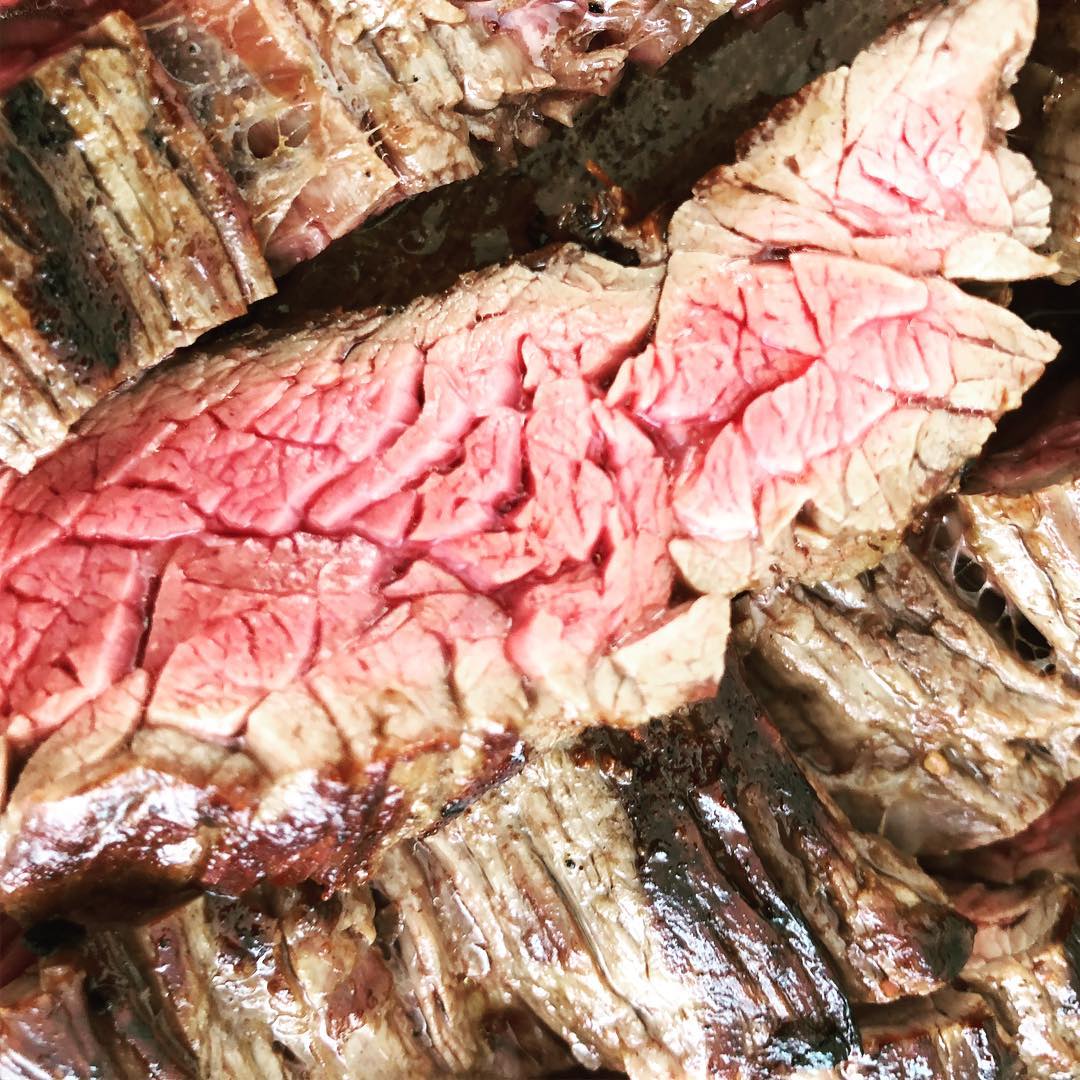 Bavette in aufgeschnittenen Streifen